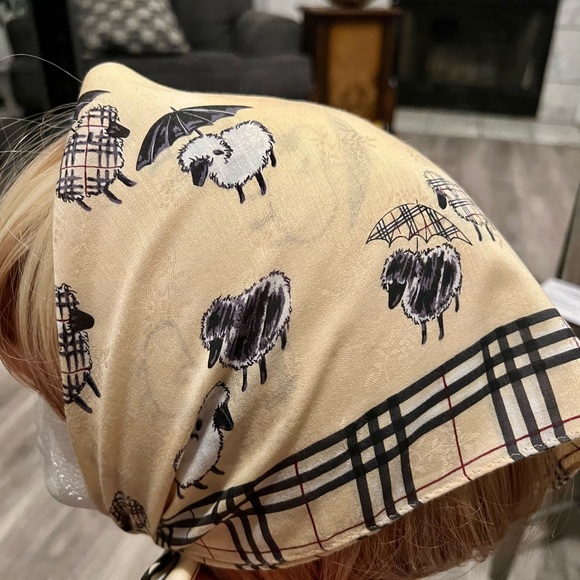 FREE Burberry story scarf with $400 purchase. I used 1x dry cleaned.rating 8/10. - Picture 7 of 10